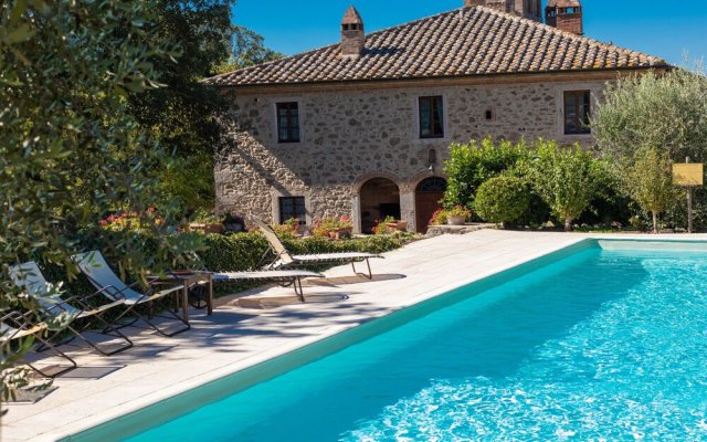 Vintage Apartment in Rapolano Terme with Swimming Pool