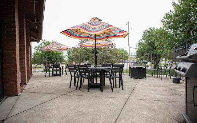 Lomira Inn and Suites