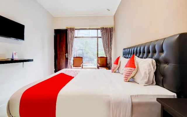 Capital O 2242 Hotel Rahayu