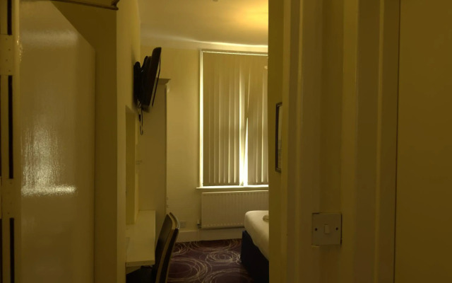 Manor Hotel