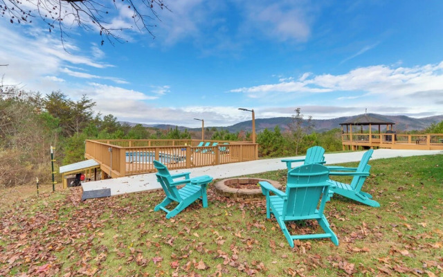 Private Saltwater Pool: Mtn-view Copperhill Home