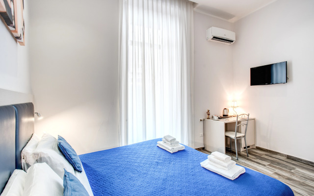 Napoli's Gold Hotel
