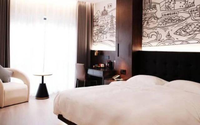 Ibis Ningbo Tianyi Square