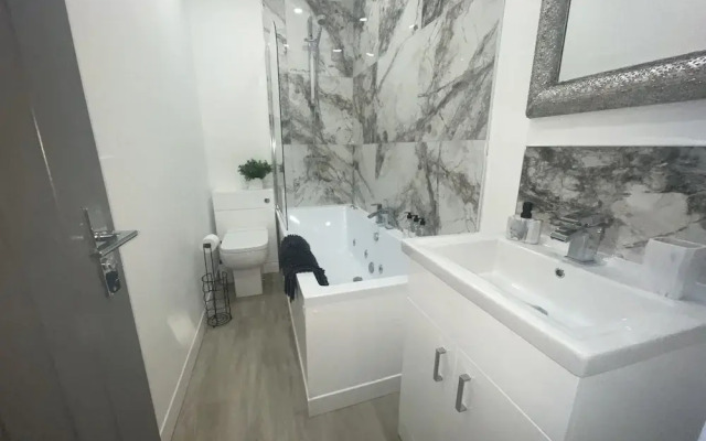 Osborne Luxury Hot Tub and Jacuzzi Suites