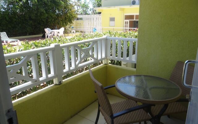 Tropical Winds Apartment Hotel