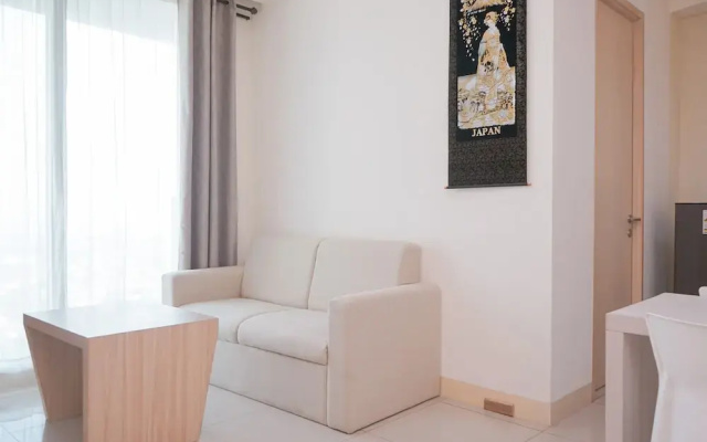 Modern Look And Homey 2Br Apartment Tree Park City Bsd