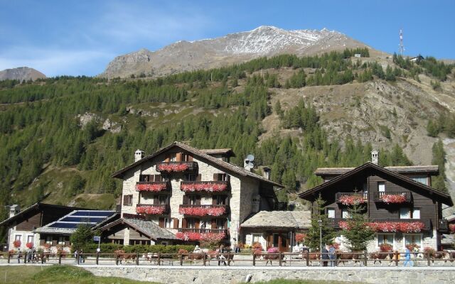 Petit Hotel