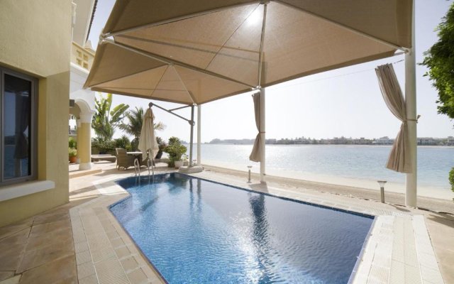 Deluxe 4BR Palm Villa With Private Beach and Pool with Complimentary Golf
