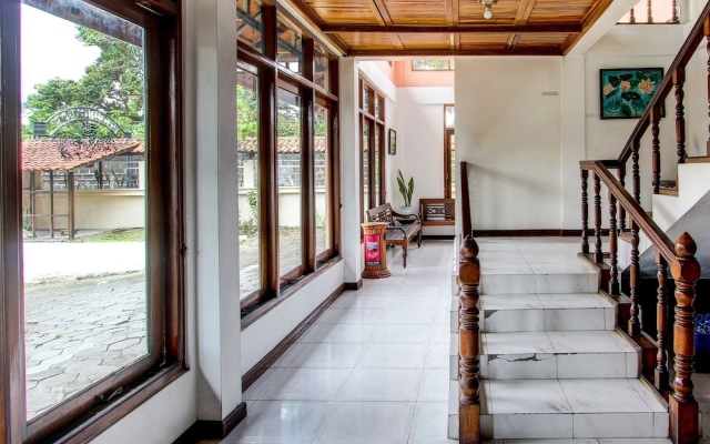OYO 92329 Sewu Mas Hotel