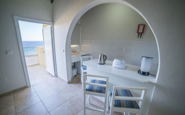 Myroandrou Beach Apartments