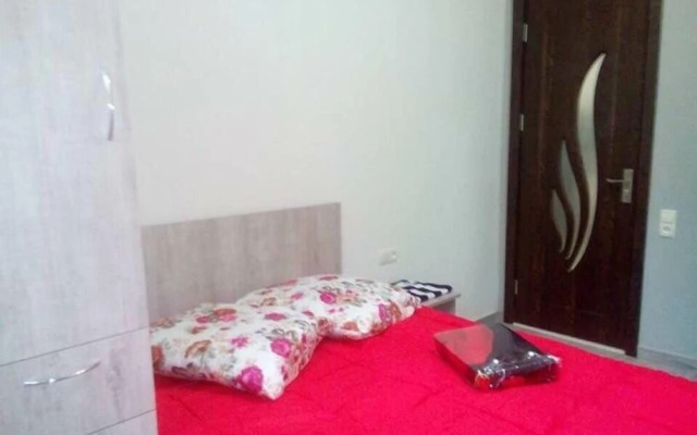 Apartment on Kandelaki Str.
