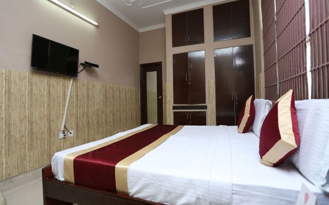 Cross Roads Inn by OYO Rooms