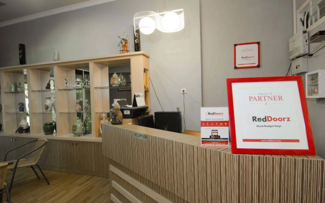 RedDoorz Raya Ngagel