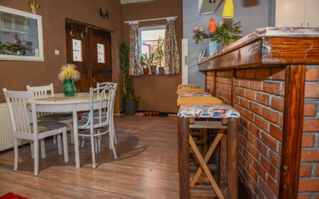 White Arrow Apartment