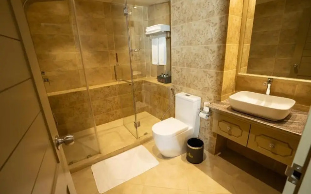 Grandeeza Hotel by Galison