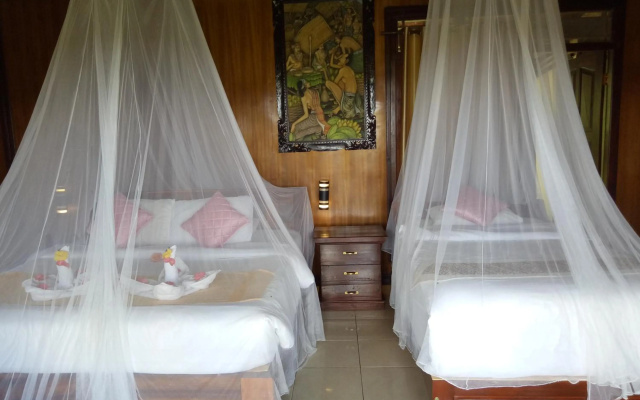 Atres Villa – Guest Rooms – Banyuatis