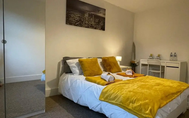 Clarendon Luxury Gated City Apartments