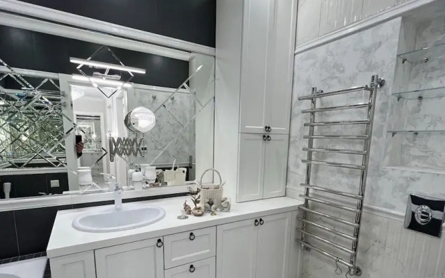 Designer Apartments near Dana Mall