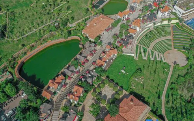 Fuxian Lake Nanguo Sanqian French Manor Resort Hotel – Outside – Yuxi