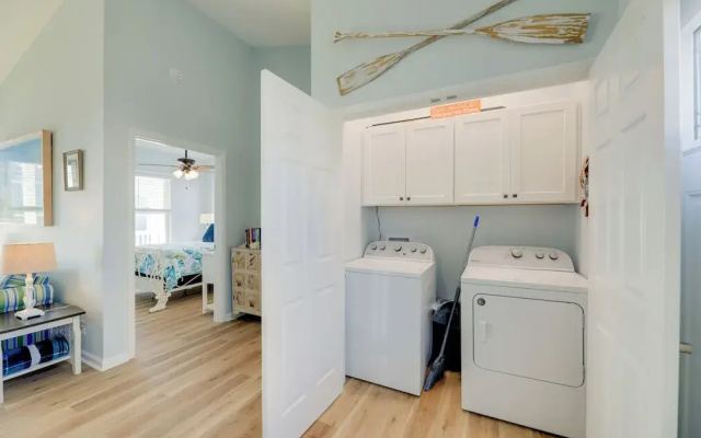 Waterview Home w/ Sunset & Lighthouse Views