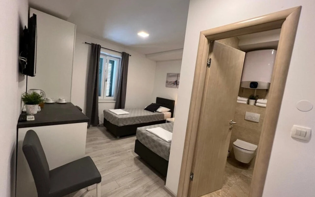 Apartments and Rooms Adriatic Suites