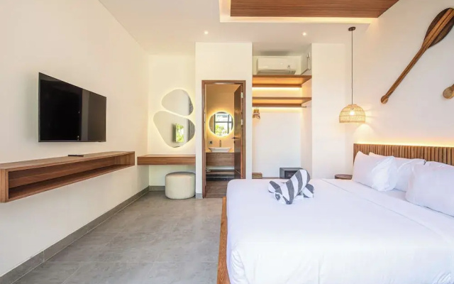 Refined 5 bd Modern Villa, 400m to Beach