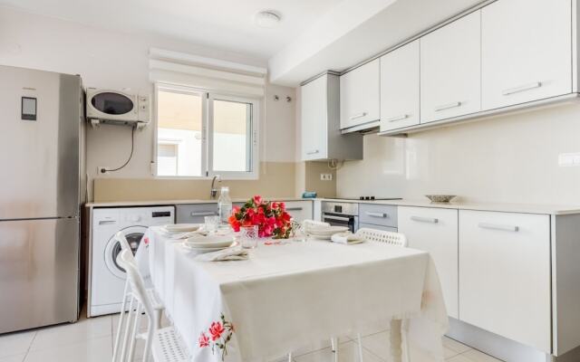 Spacious Holiday Home in Oliva With Swimming Pool