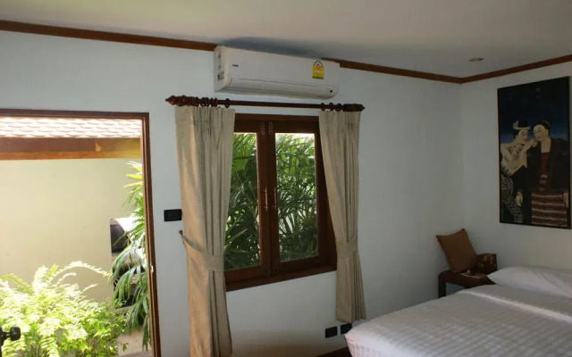 Sirinthara luxury villa