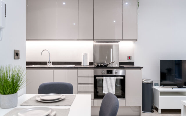 Seven Living Residences Solihull - Modern Studios NEC and BHX