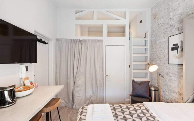 Intimate Studio W/king-size Bed in Camden Town