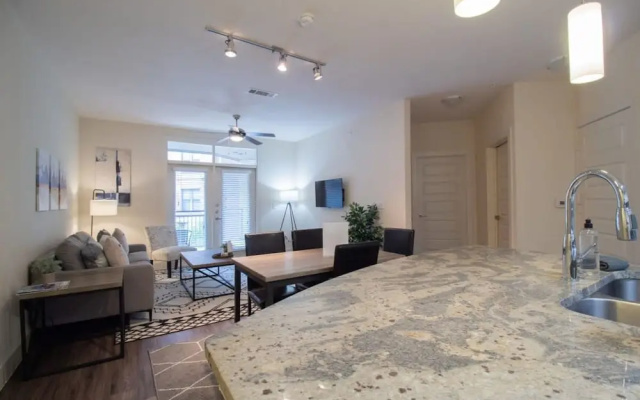 Revive Tanglewood Stunning 2BR in Uptown Houston