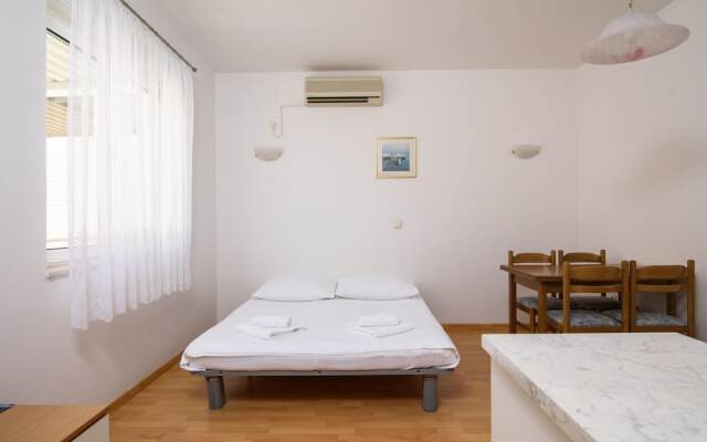 A1-apt w. Shared Pool & Balcony,next to the Beach