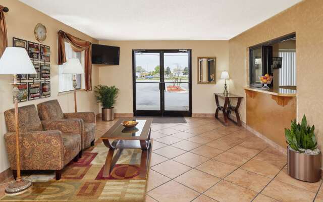 Super 8 by Wyndham Greenville