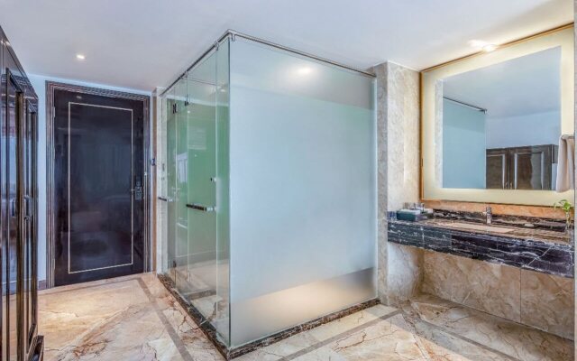 Four Seasons Goldensun Hotel