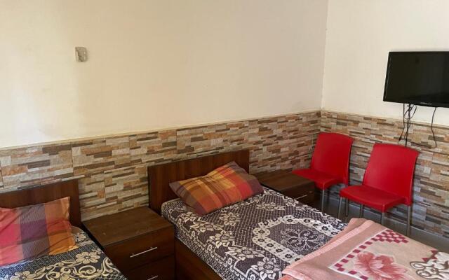 Studio next to Queen Rania St, well served area