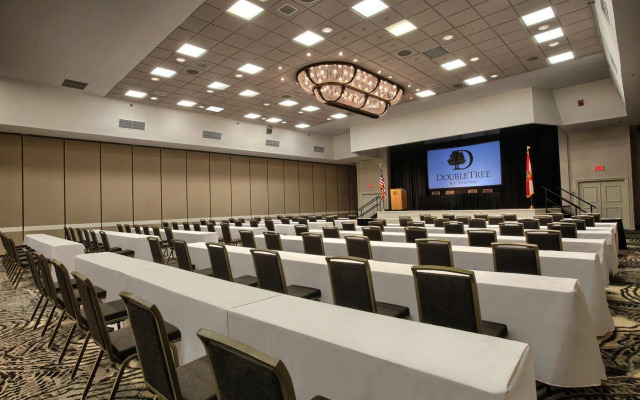 DoubleTree by Hilton at the Entrance to Universal Orlando