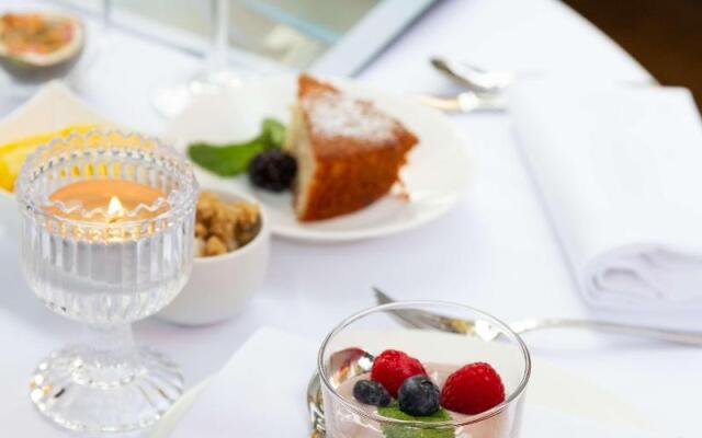 The Glam Boutique Hotel & Apt