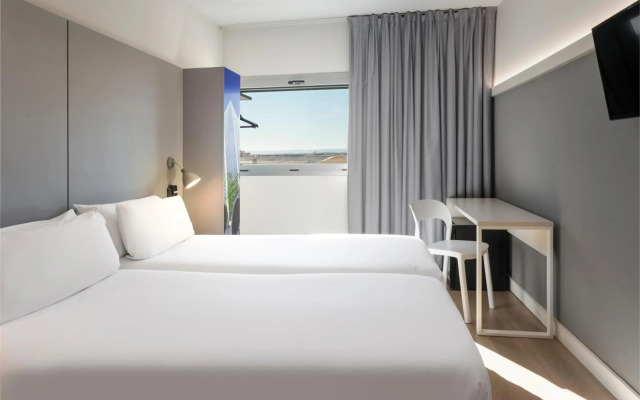 Hotel ILUNION Valencia 4