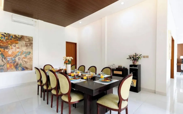 Luxurious Family 6 Br Villa in Seminyak Breakfast Include