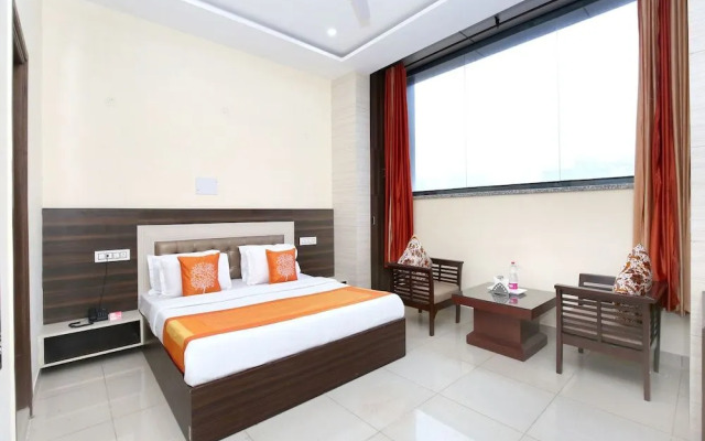 OYO 16443 Hotel Jb