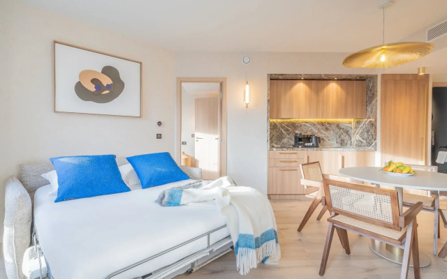 Yuna Porte Maillot - ApartHotel