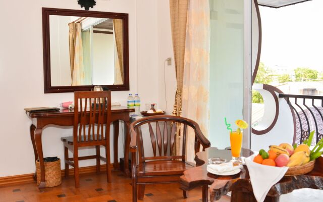 Yadanarpon Dynasty Hotel