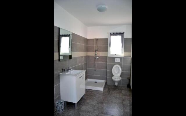 Seaside apartment with beach service