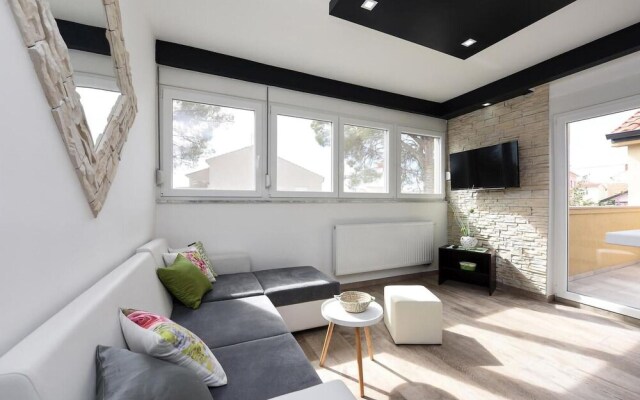 Amazing Home in Zadar with Hot Tub, Sauna & WiFi