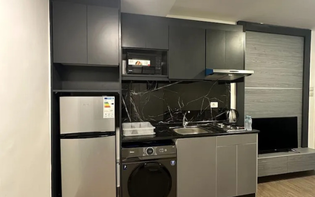 Charming Amman Apartment at Center