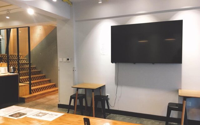 Metro Hub Hostel
