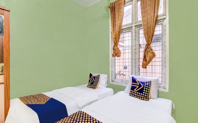 SPOT ON 91875 Nayla Homestay Syariah Near Koro Koro Panam, Karaoke, Pool, & Cafe