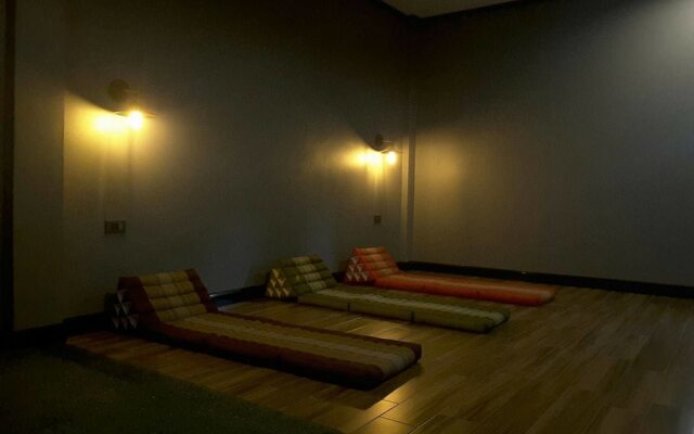Lanta Chaolay Hostel