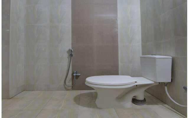 OYO 9658 Hotel Madhuram