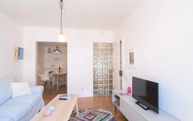 Spacious Alfama Apartment + Free Pickup, By TimeCooler